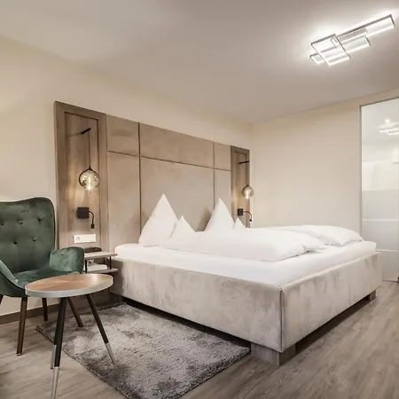 Otel Hotel-gasthof Hoettl