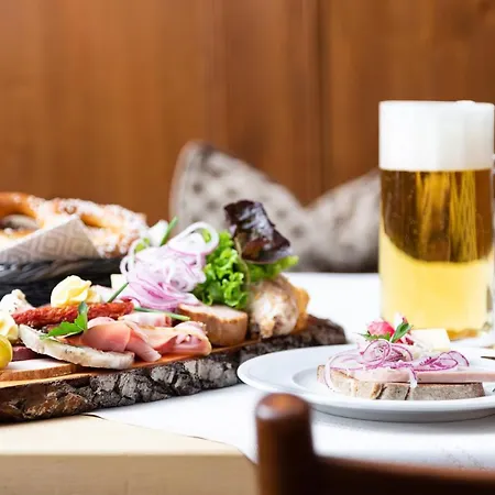 Hotel-gasthof Hoettl Otel