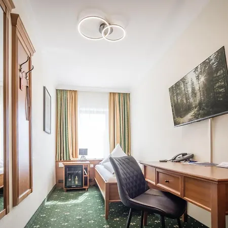 Otel Hotel-gasthof Hoettl