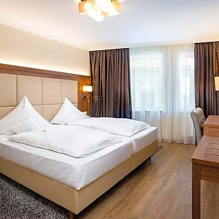 Hotel-gasthof Hoettl 4*