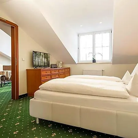 Hotel-gasthof Höttl Deggendorf