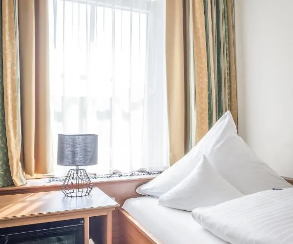 Hotel Hotel-gasthof Hoettl 4*
